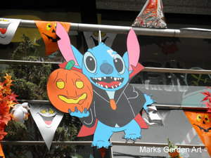 HalloweenDisplay2011_01.JPG