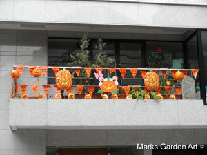 HalloweenDisplay2011_02.JPG