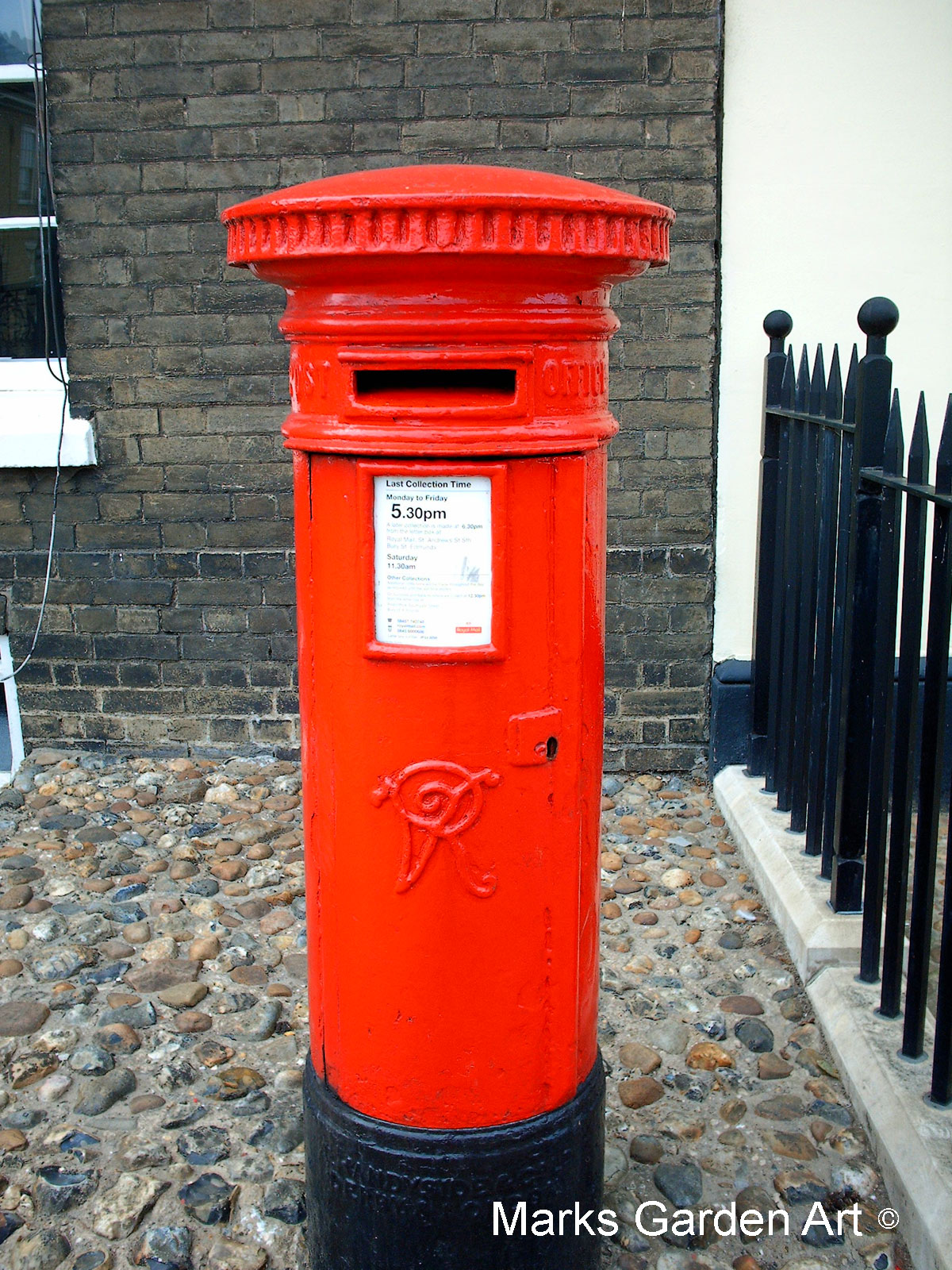 イギリスの郵便ポスト (English Post Box) - Blog| マークス ガーデン 